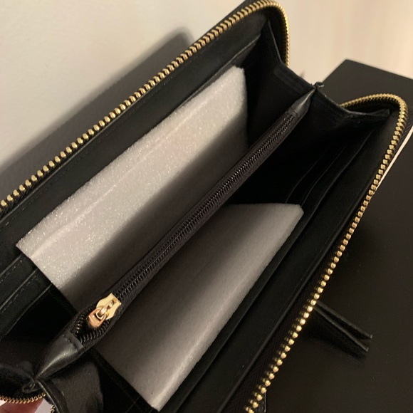 Zipper Wallet with Wrist Strap - NWT - Picture 4 of 6